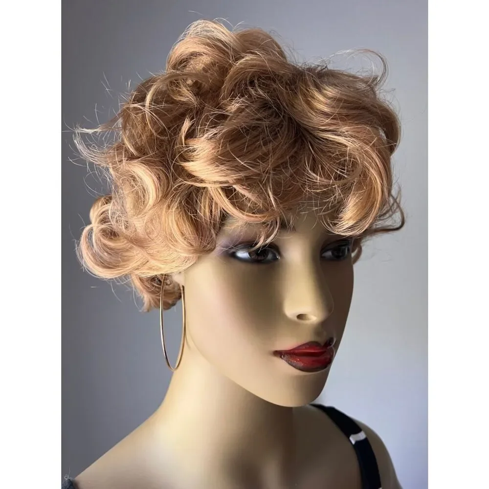 Amazon Short Curly Wig in Strawberry Blonde